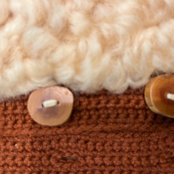 Cozy Kids' Shearling Vest with Brown Accents - Picture 4 of 5